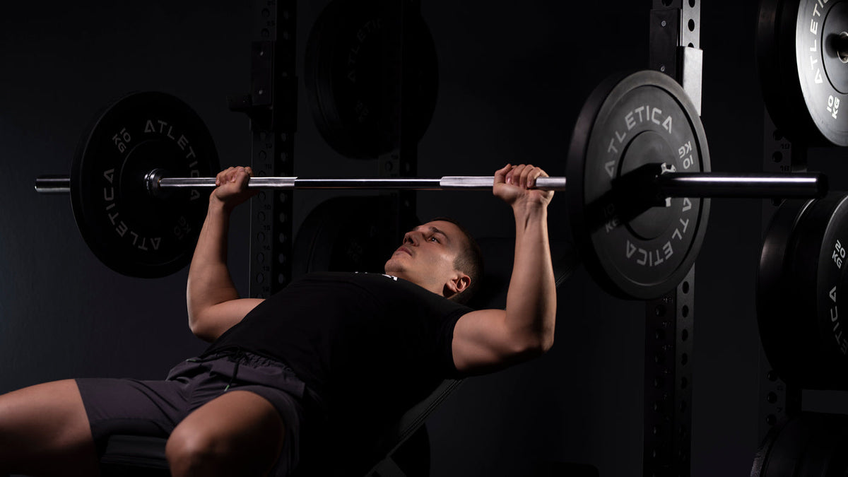 Bench press with Atletica barbell and weight plates