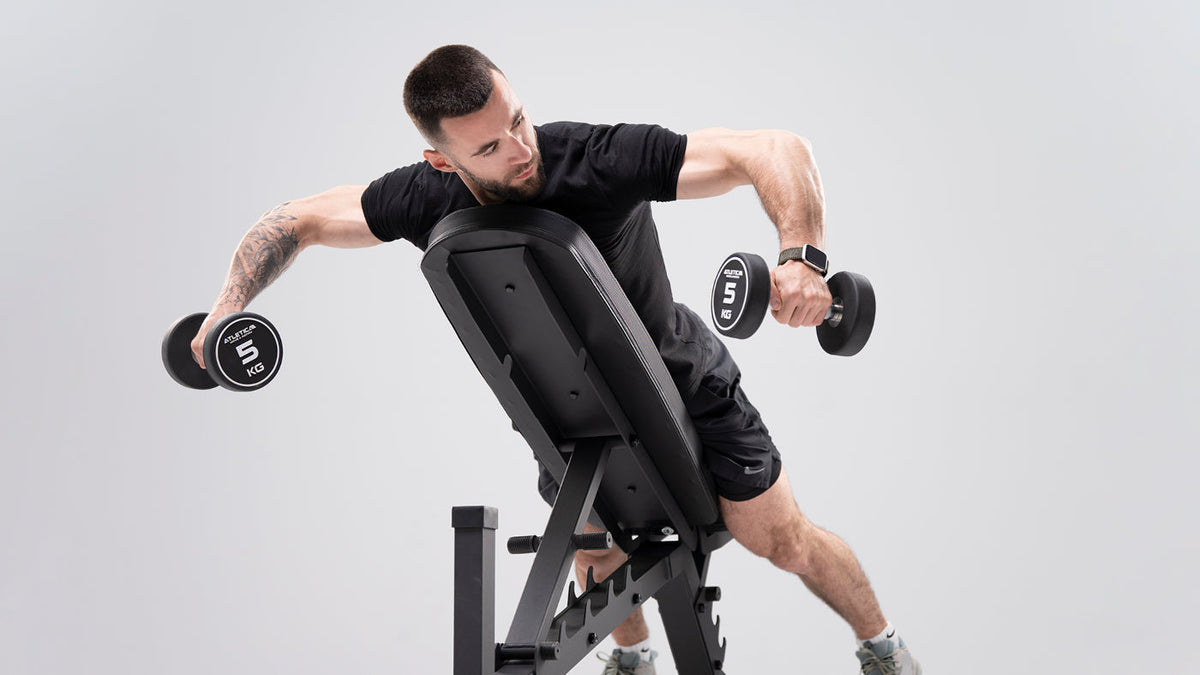 Biceps training with fixed dumbbells on the adjustable weight bench