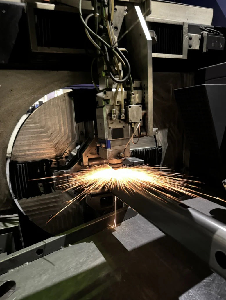 Präzise CNC-Laserfertigung bei der Produktion von Fitnessgeräten