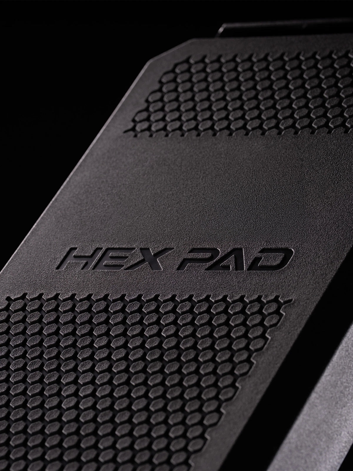 Atletica Raptor bench, close-up of the textured HexPad cushion surface