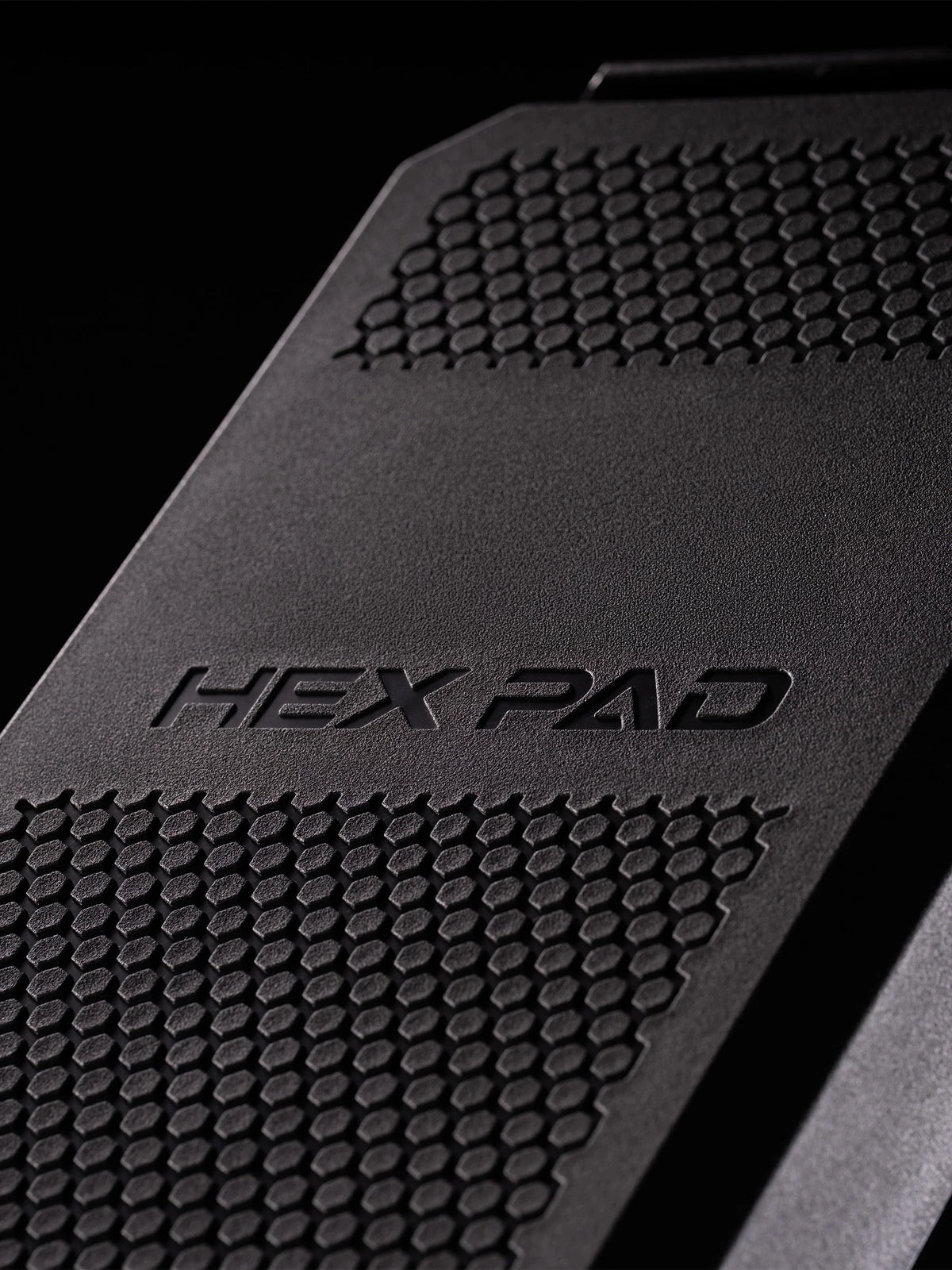 Atletica Raptor HexPad, close-up of the embossed hexagon texture