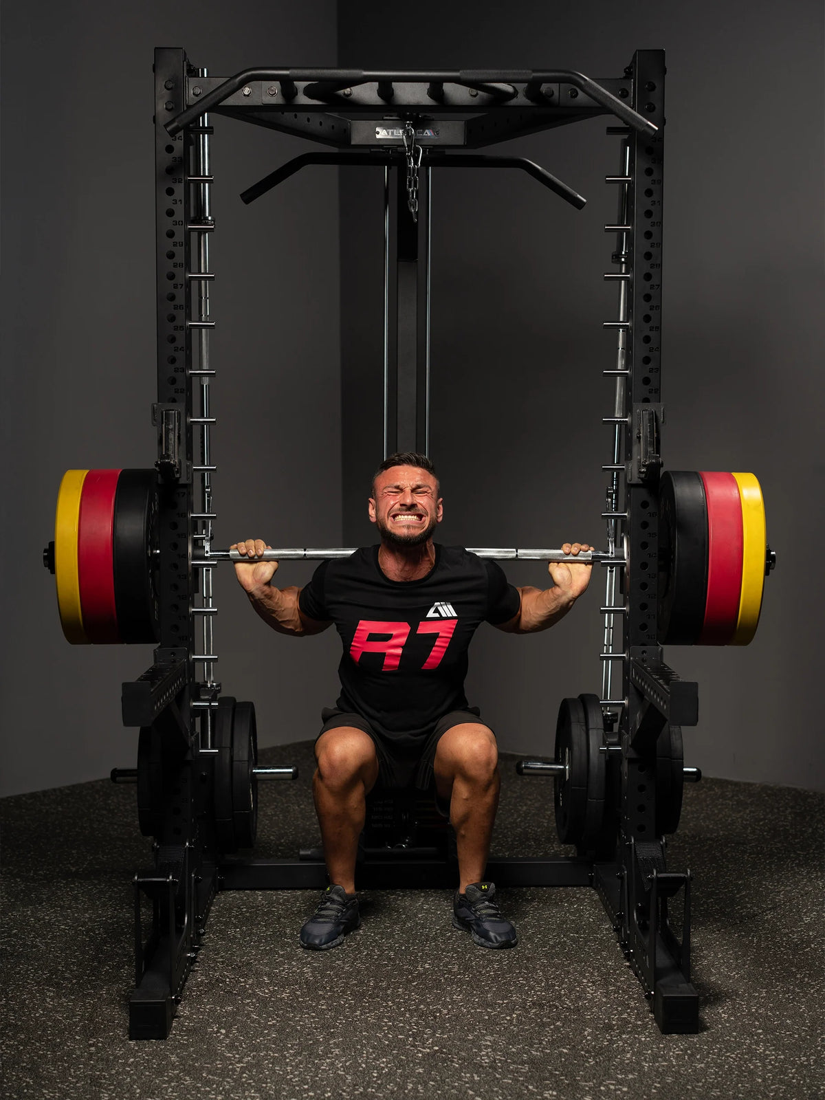 R7 Nemesis Squat Rack - squat with Barbell on Smith Machine, for strength training and muscle building