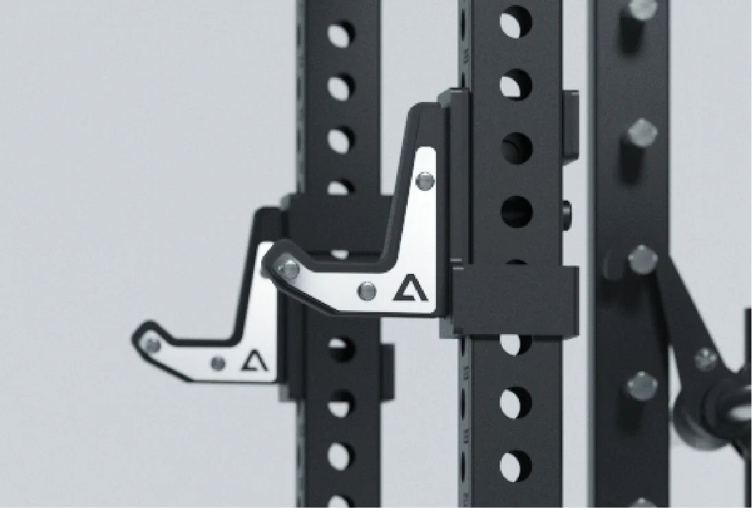 J-Hooks auf dem R8 Defender Power Rack