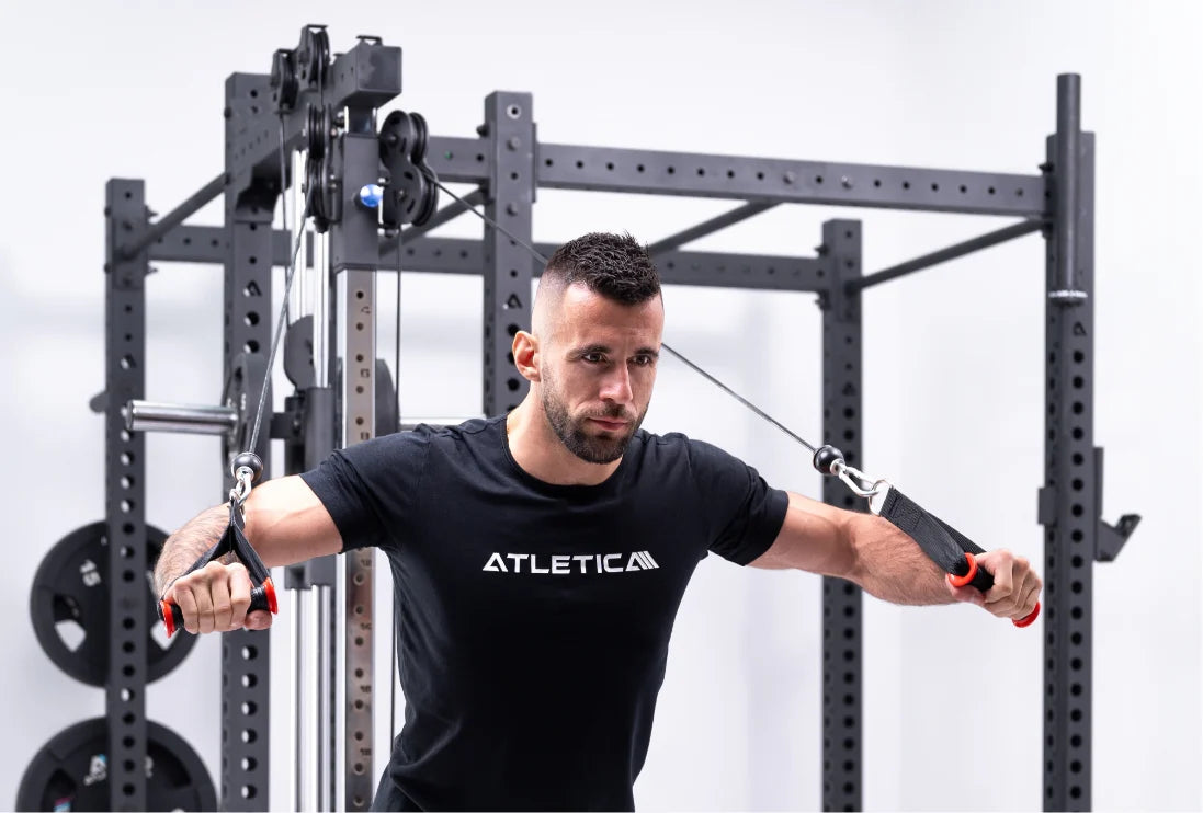 Unilaterales Training an den unabhängigen Pulleys vom R8 Raptor Power Rack