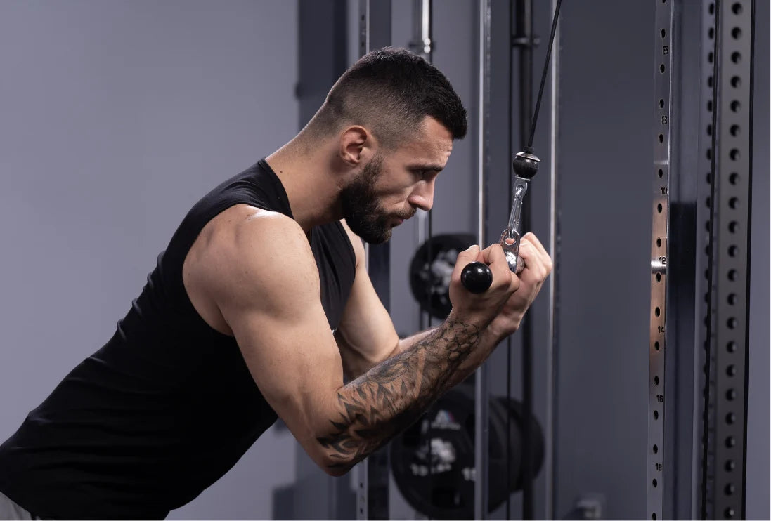 Lat Pulldown an der R8 Nitro Cable Station