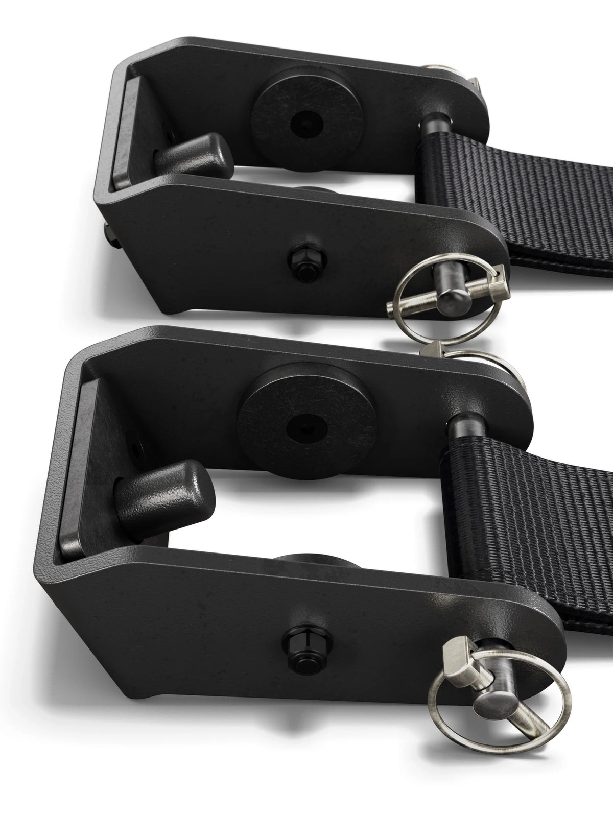 Atletica R7 Safety Straps – Close-up of the sturdy metal clamps for rack mounting