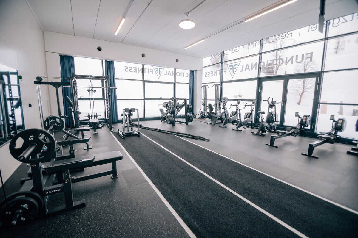 Functional Fitness Fitnessstudio ausgestattet mit Atletica Kraft- und Cardiogeräten