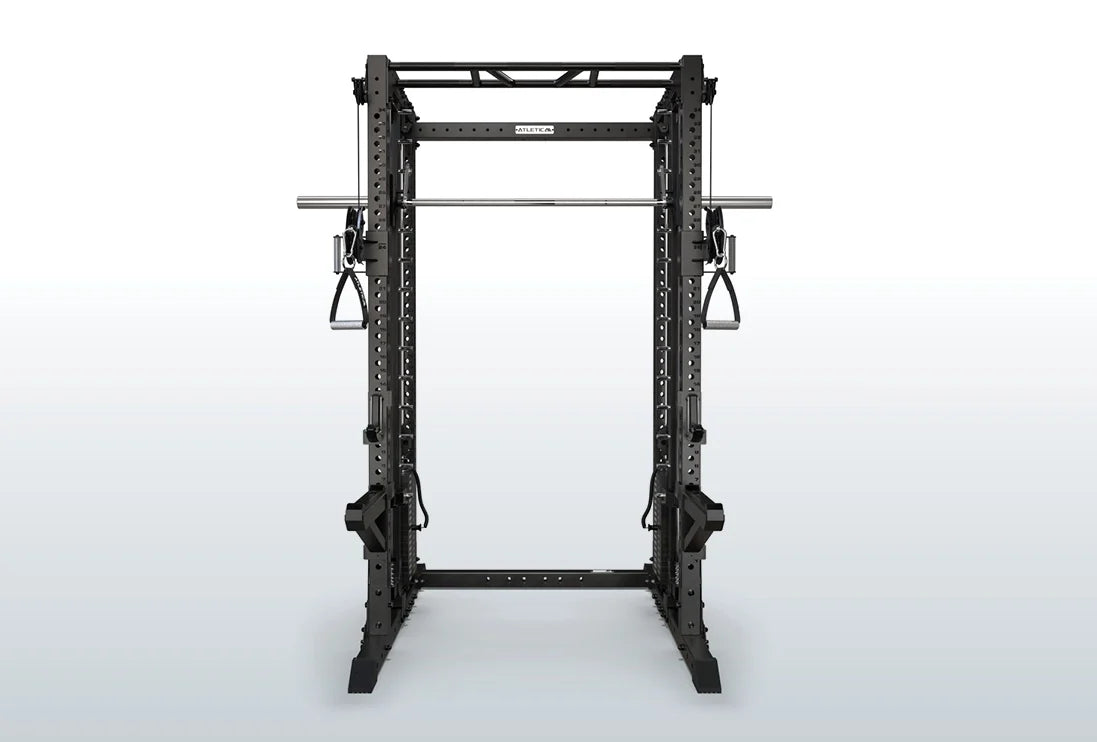 Atletica R7 Fighter Base Power Rack mit offener Front für maximale Bewegungsfreiheit und Kabelzügen