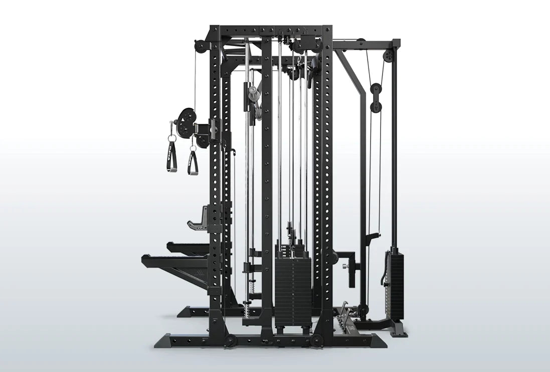 Atletica R7 EVO Fighter Power Rack mit konfigurierbarem Latzug, Gewichtsstapeln und Rudereinheit