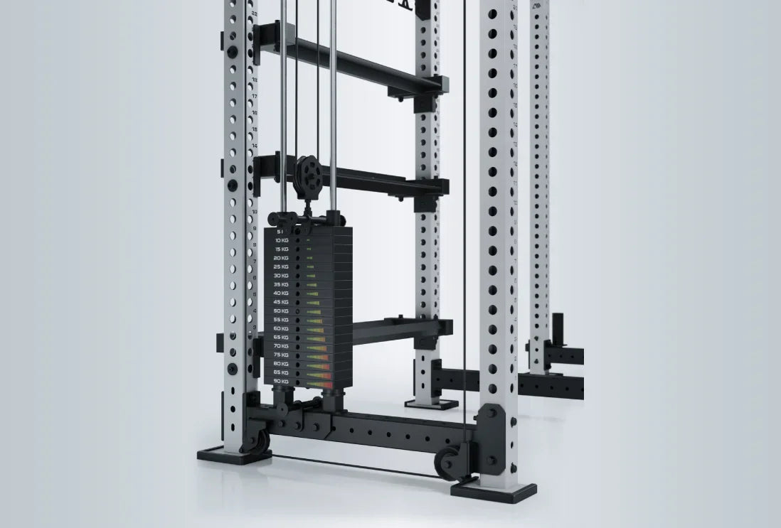 R8 Falcon Power Rack: 95 kg Gewichtsblock, durch das 2:1 Übersetzungsverhältnis in feinen 2,5-kg-Sprüngen einstellbar