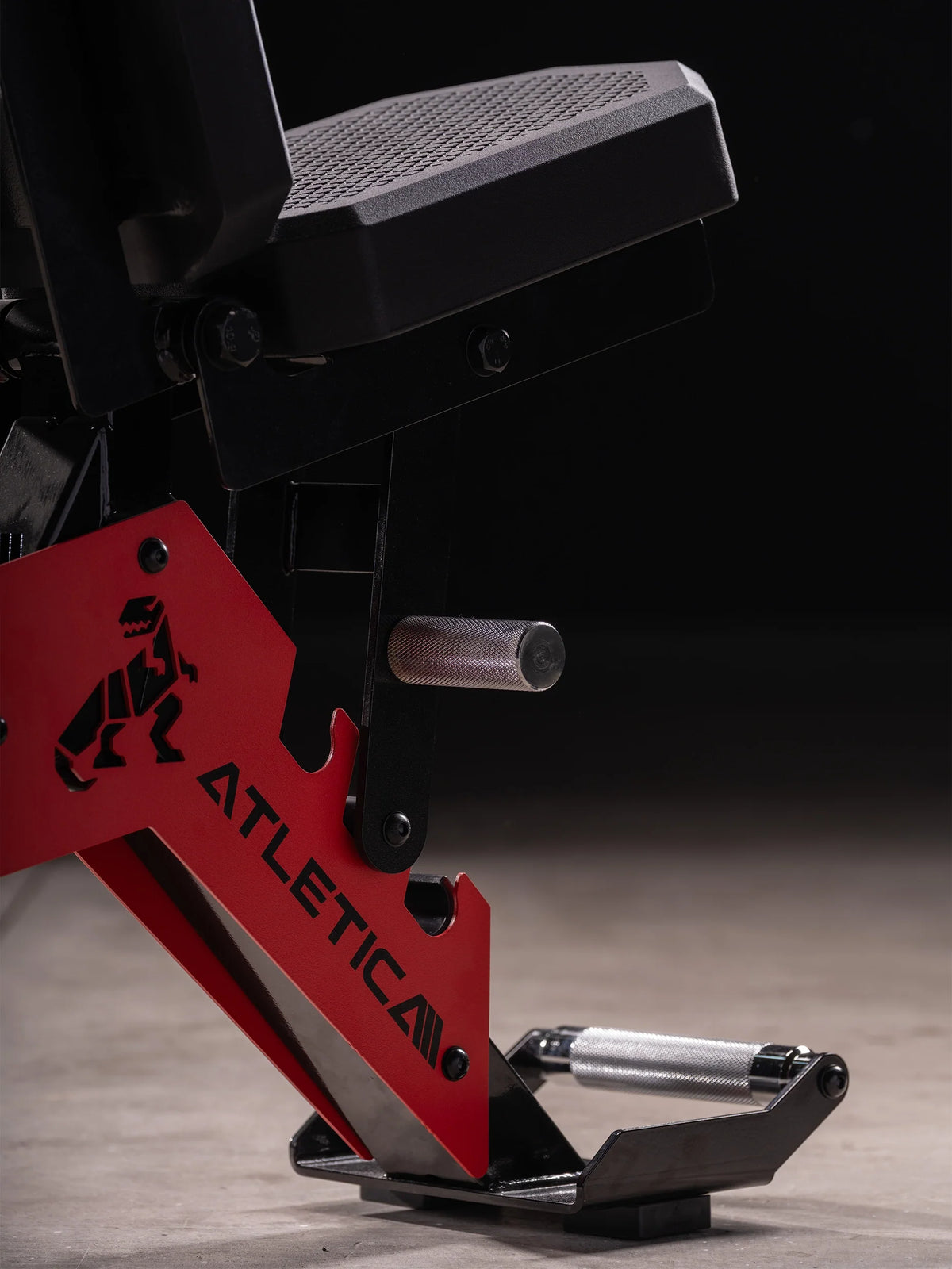 Atletica Raptor weight bench, detail of the red front leg with logo and transport handle