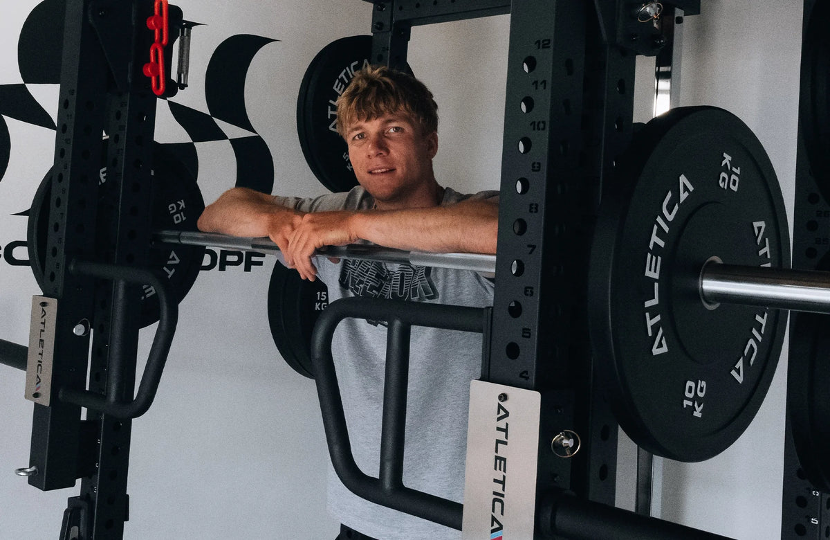 Atletica Athleten: Jacob Schopf am R7 Power Rack