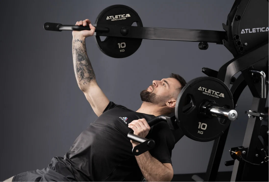 Bankdrücken am Multigym mit den 2H Gripper Plates