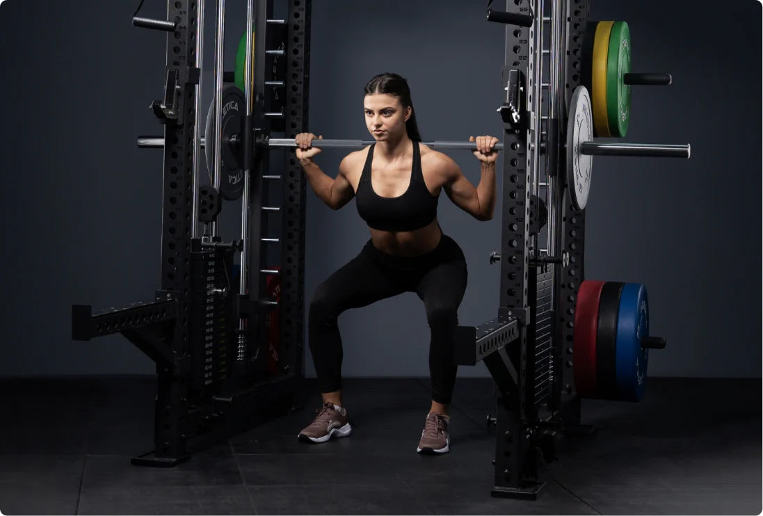 Power Rack R8 Bradley: Back Squat an der Multipresse